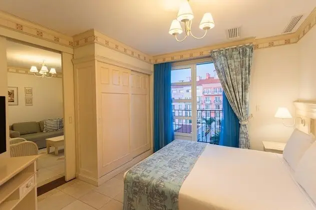 Süit (Vista Lateral ao Mar)