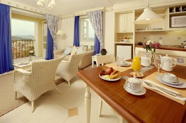 Süit (Vista Lateral ao Mar)