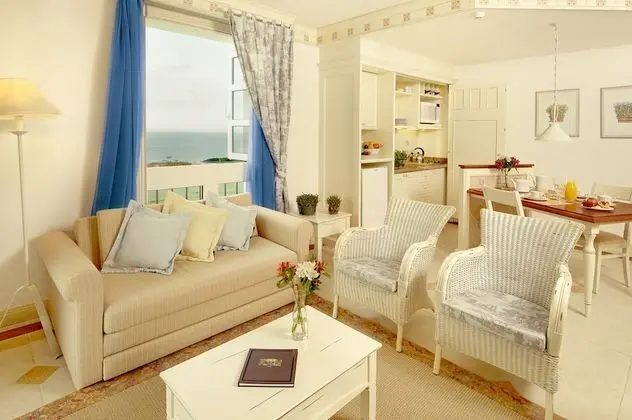 Süit (Vista Lateral ao Mar)