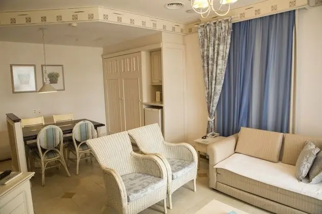 Süit (Vista Lateral ao Mar)