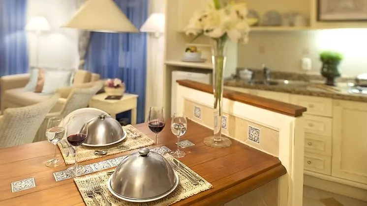 Süit (Vista Lateral ao Mar)