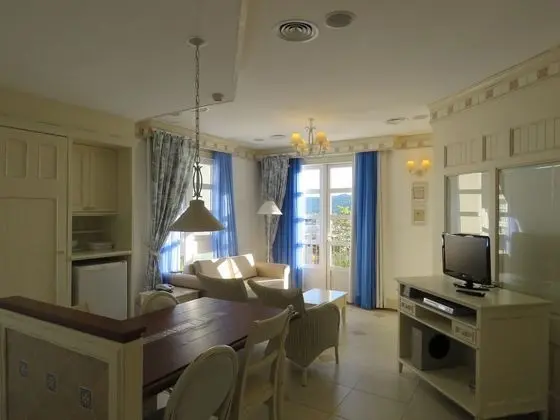 Süit (Vista Lateral ao Mar)