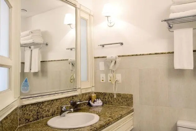 Süit (Vista Lateral ao Mar)