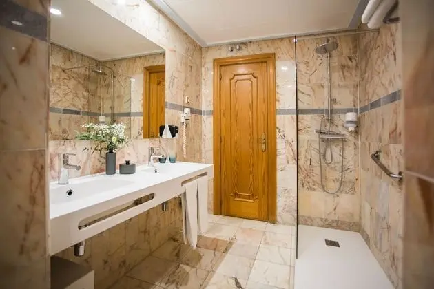 Basic İki Ayrı Yataklı Oda