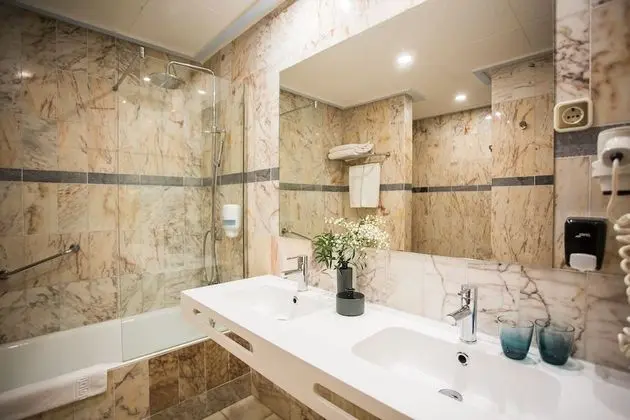 Basic Üç Kişilik Oda