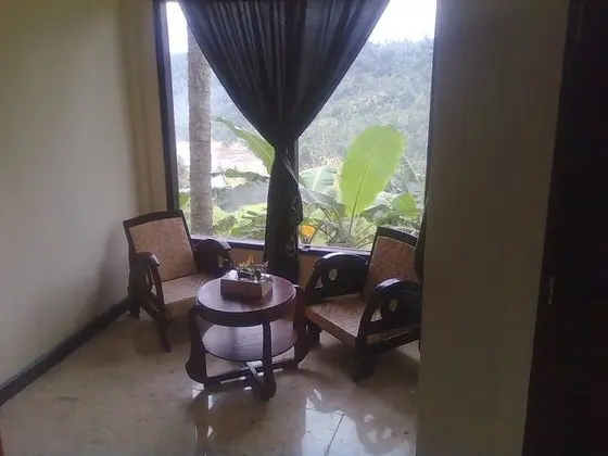 Traditional Oda, Vadi Manzaralı