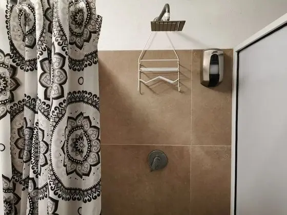Üç Kişilik Oda, Ortak Banyo