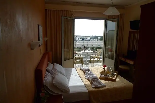 Tek Büyük veya İki Ayrı Yataklı Oda, Balkon, Deniz Manzaralı