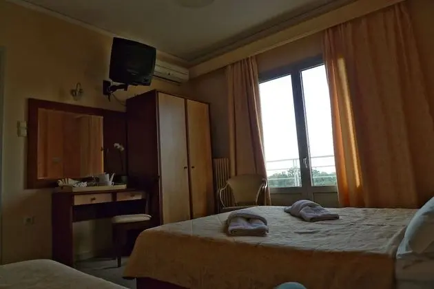 Üç Kişilik Oda, Balkon, Kısmi Deniz Manzaralı