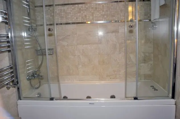 Queen Suite