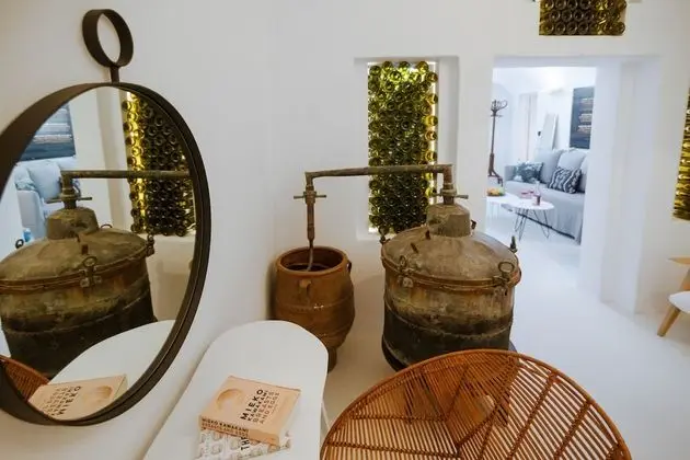 Honeymoon Suite, Caldera View (The Winemaker House)