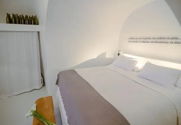 Honeymoon Suite, Caldera View (The Winemaker House)