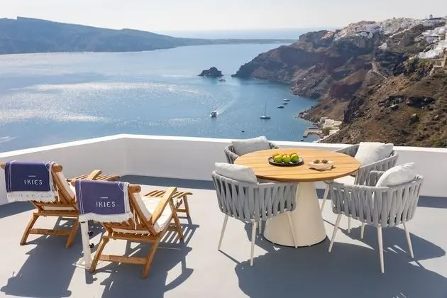 Honeymoon Suite, Caldera View (The Winemaker House)