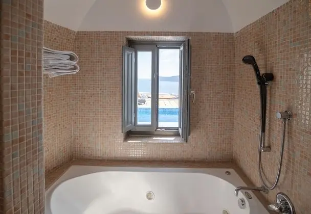 Honeymoon Suite, Caldera View (The Winemaker House)