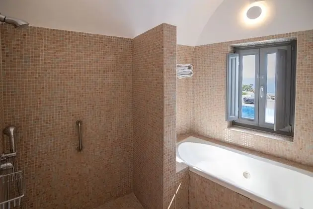 Honeymoon Suite, Caldera View (The Winemaker House)