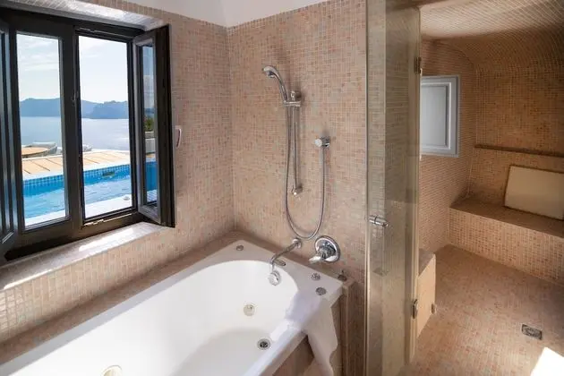 Honeymoon Suite, Caldera View (The Winemaker House)