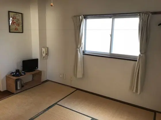 Standard Oda, Sigara İçilmez, Özel Banyo (Shared Toilet, For 3 Persons)