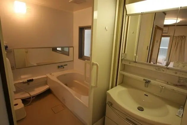 Standard Oda, Sigara İçilmez, Özel Banyo (Shared Toilet, For 3 Persons)