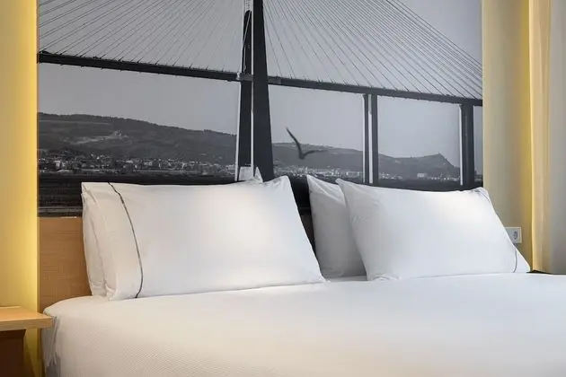Tek Büyük veya İki Ayrı Yataklı Oda (Children Sharing Bed)