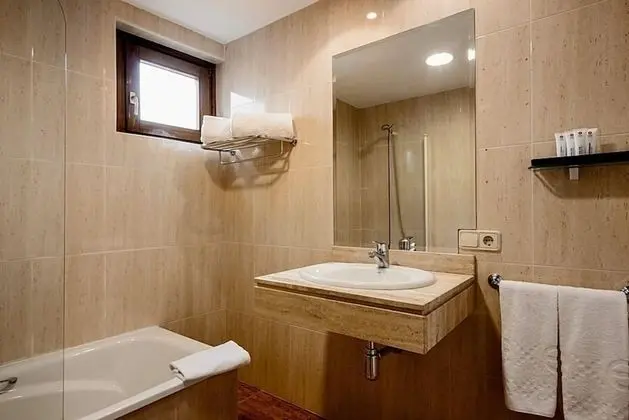 Üç Kişilik Oda