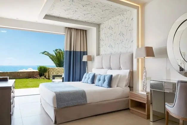 Deluxe Bungalov, 1 Yatak Odası, Havuz Manzaralı (Suite, Private Garden)