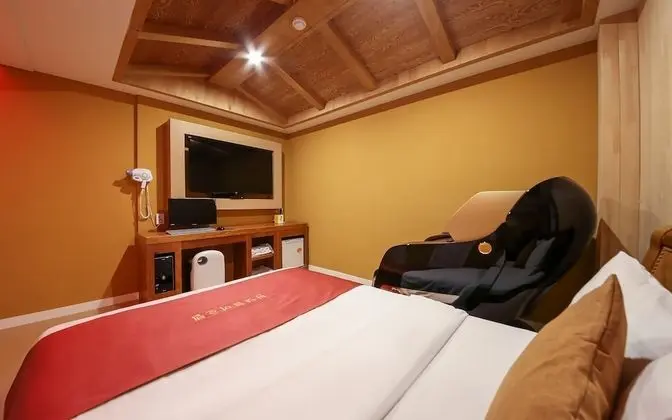 Oda (Hwangto Room)