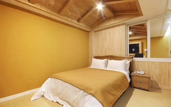 Oda (Hwangto Room)