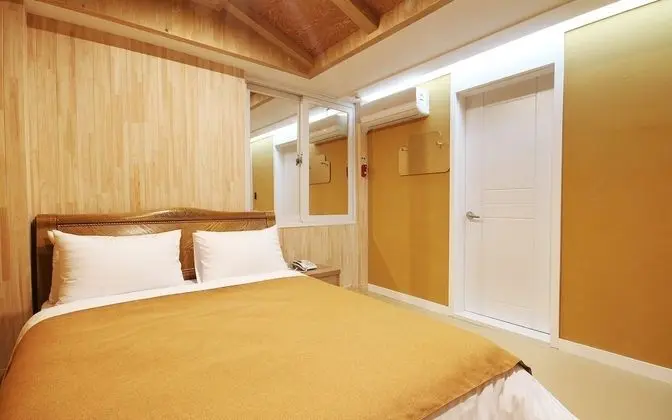 Oda (Hwangto Room)