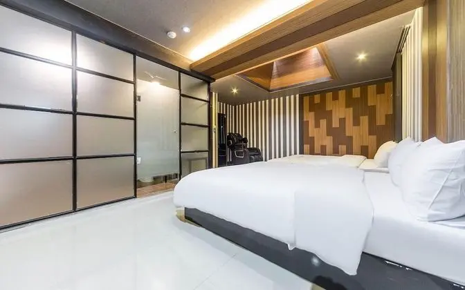 Oda (VIP special room (twin Netflix availa)