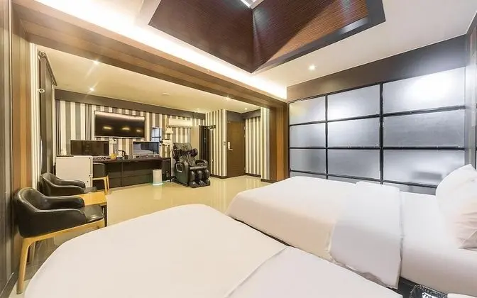 Oda (VIP special room (twin Netflix availa)