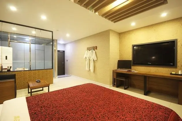 Oda (Deluxe rooms (youTube & Net Netflix a)