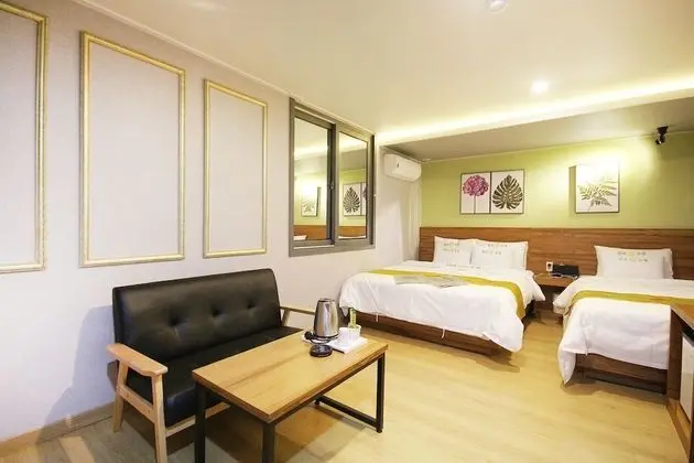 Oda (Deluxe Twin (Netflix Available))