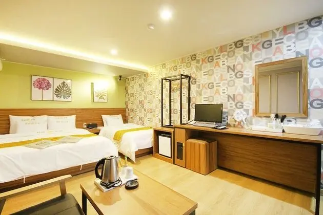 Oda (Deluxe Twin (Netflix Available))