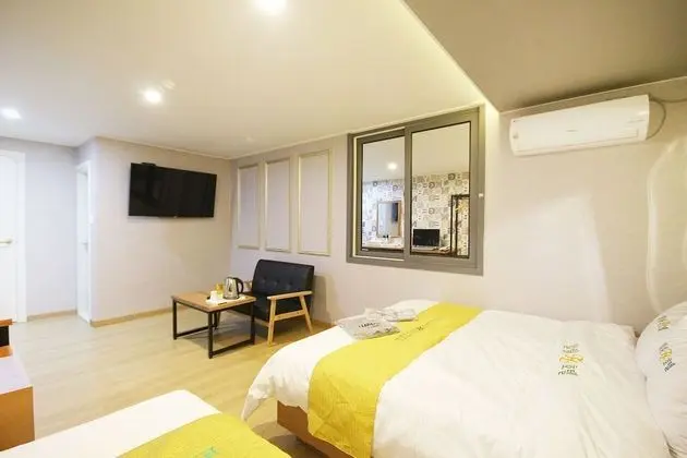 Oda (Deluxe Twin (Netflix Available))