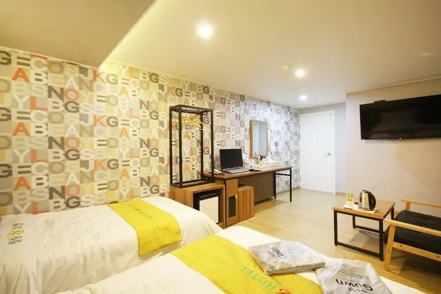 Oda (Deluxe Twin (Netflix Available))