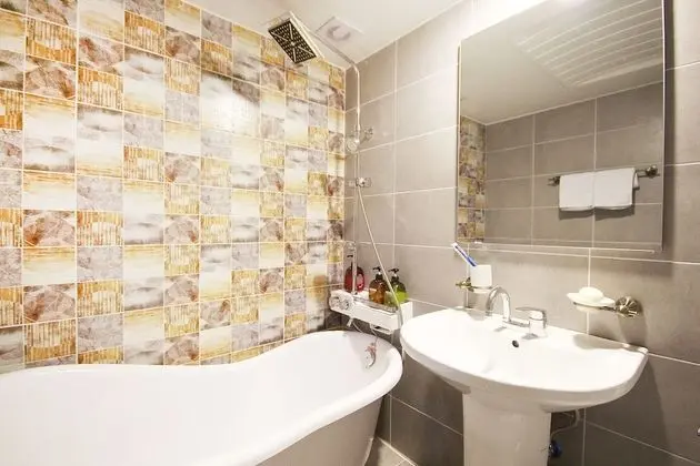 Oda (Deluxe Twin (Netflix Available))