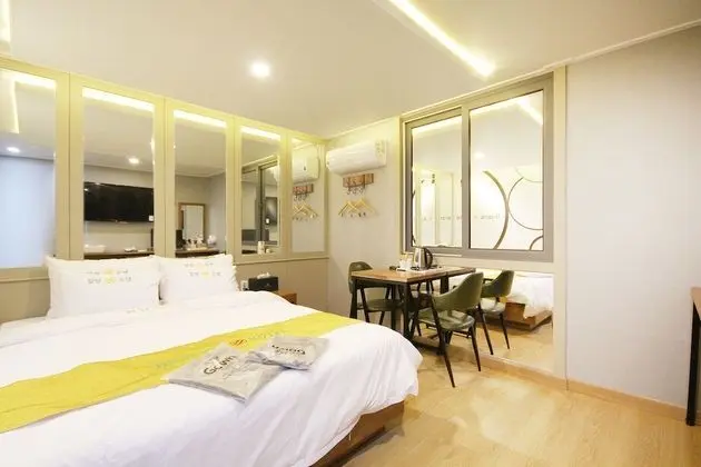 Oda (Standard (Netflix Available))