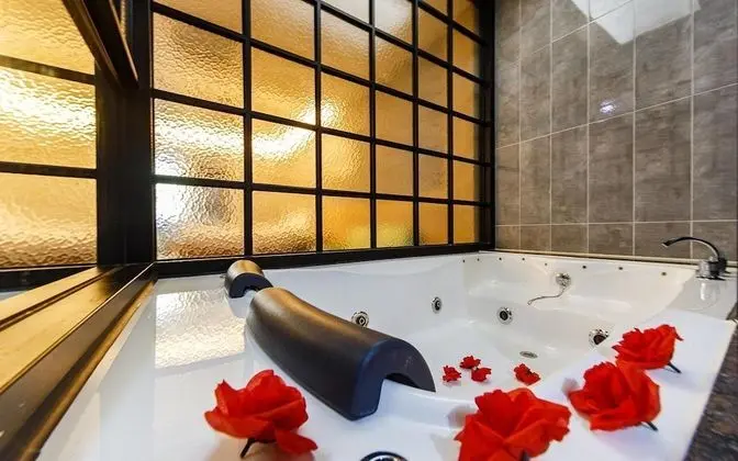 Oda (Drive-in Terrace-Whirlpool Room VIP ()