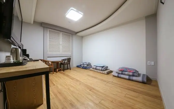 Oda (Ondol (Netflix available))