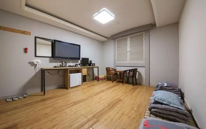 Oda (Ondol (Netflix available))