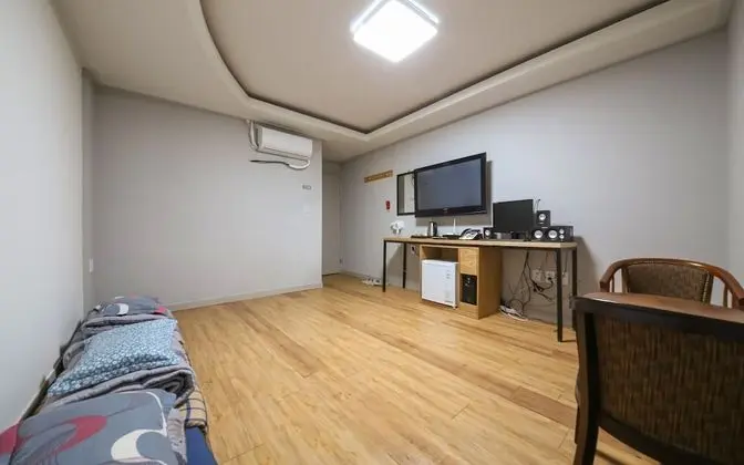 Oda (Ondol (Netflix available))