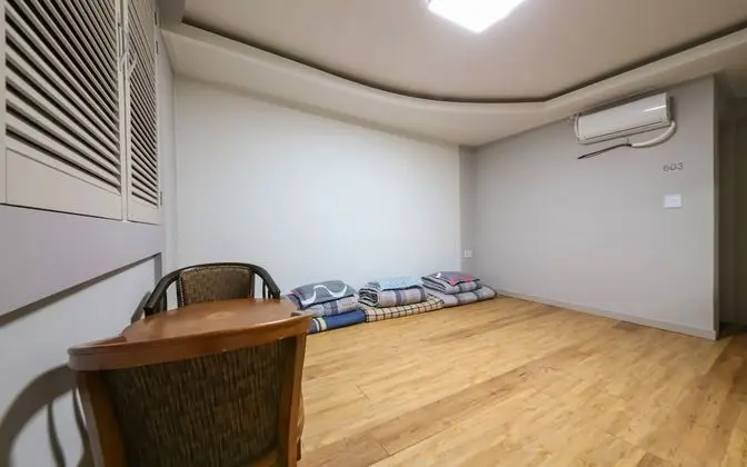 Oda (Ondol (Netflix available))