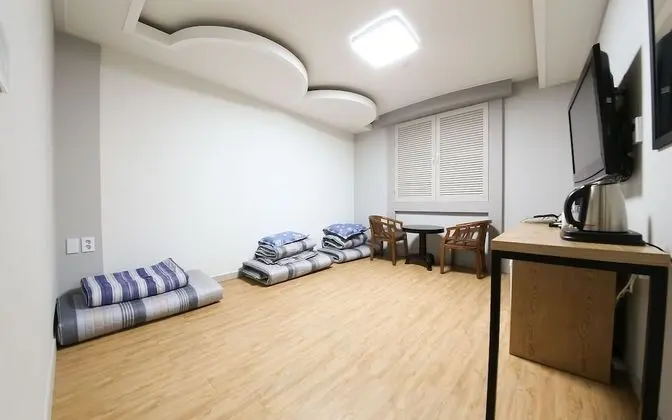 Oda (Ondol (Netflix available))