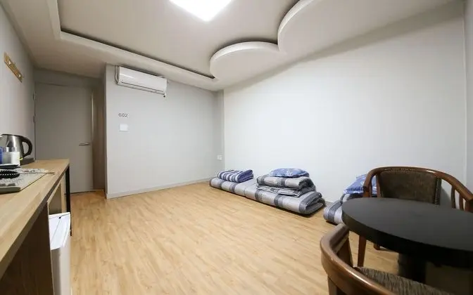 Oda (Ondol (Netflix available))