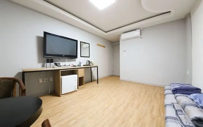 Oda (Ondol (Netflix available))