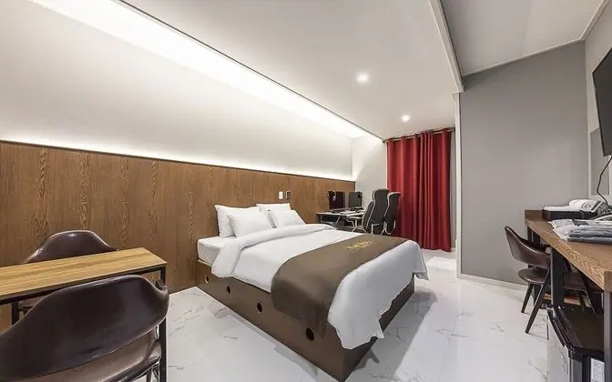 Oda (Couple 2PC room (Netflix available ga)