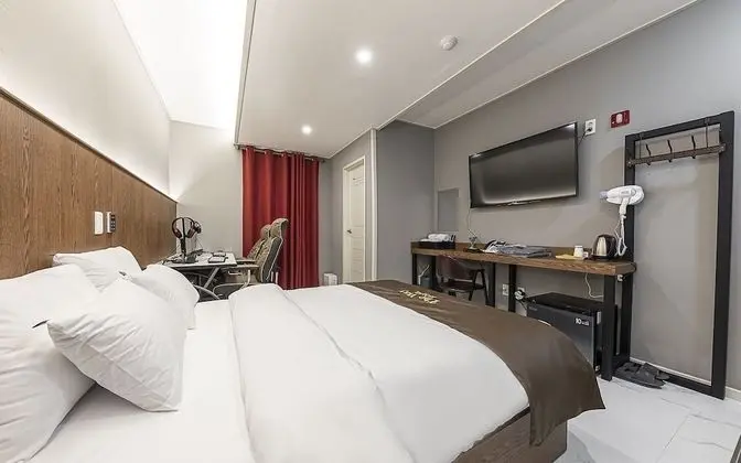 Oda (Couple 2PC room (Netflix available ga)