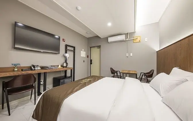 Oda (Couple 2PC room (Netflix available ga)