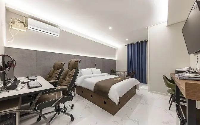 Oda (Couple 2PC room (Netflix available ga)