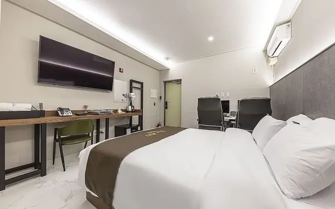 Oda (Couple 2PC room (Netflix available ga)